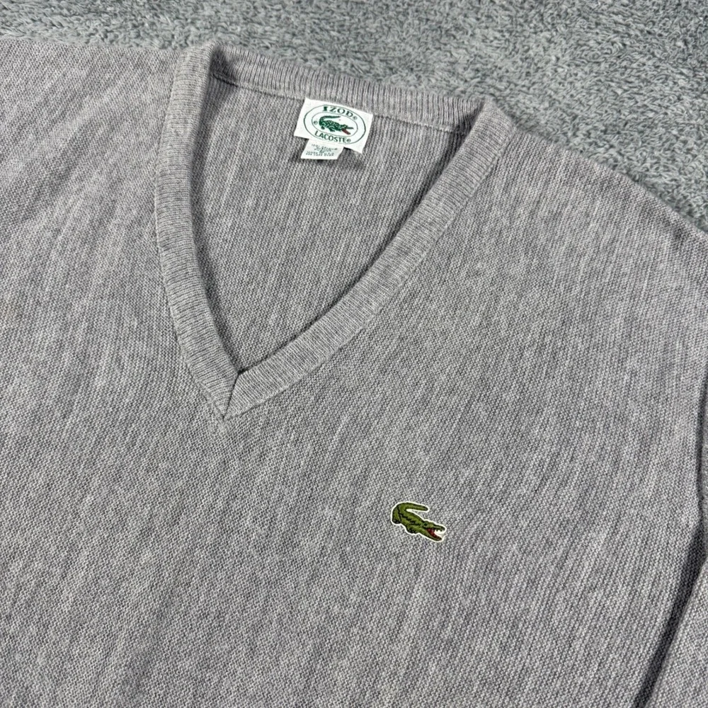 VTG 70s Izod Lacoste V Neck Sweater Mens Medium Gray Acrylic Knit Made in USA
